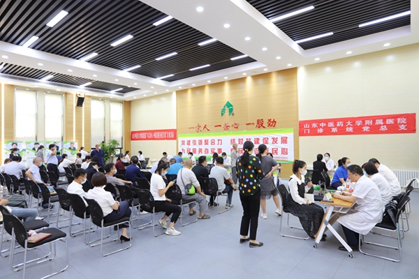 黨建引領(lǐng)聚合力，結(jié)對共建促發(fā)展  為民服務(wù)辦實事，惠民義診暖民心——山東中醫(yī)藥大學附屬醫(yī)院門診管理服務(wù)黨支部和管理公司機關(guān)黨支部舉行黨建共建協(xié)議簽約儀式